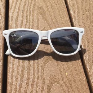 White Ray-Bans